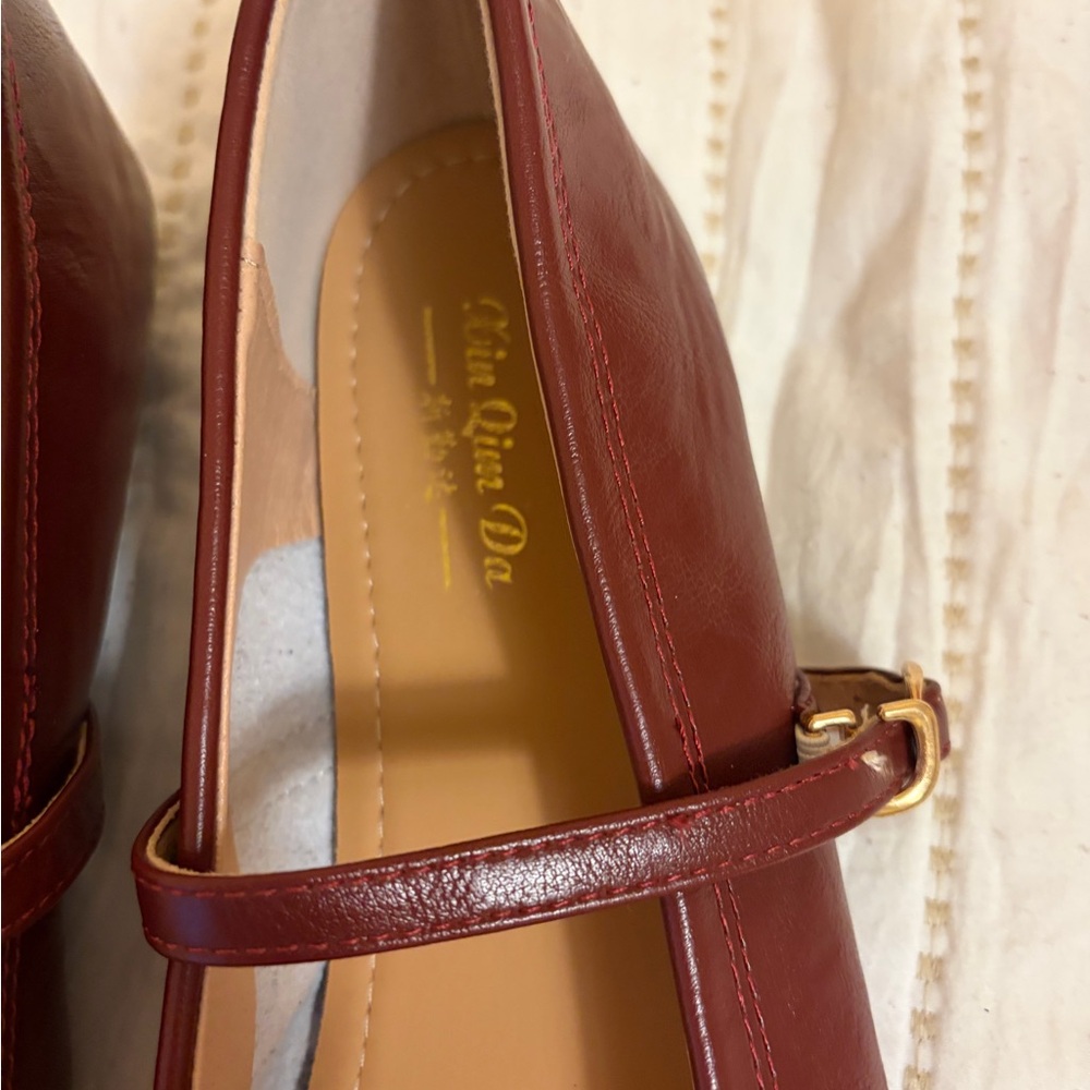 Elegant Burgundy Flats - Picture 3 of 9